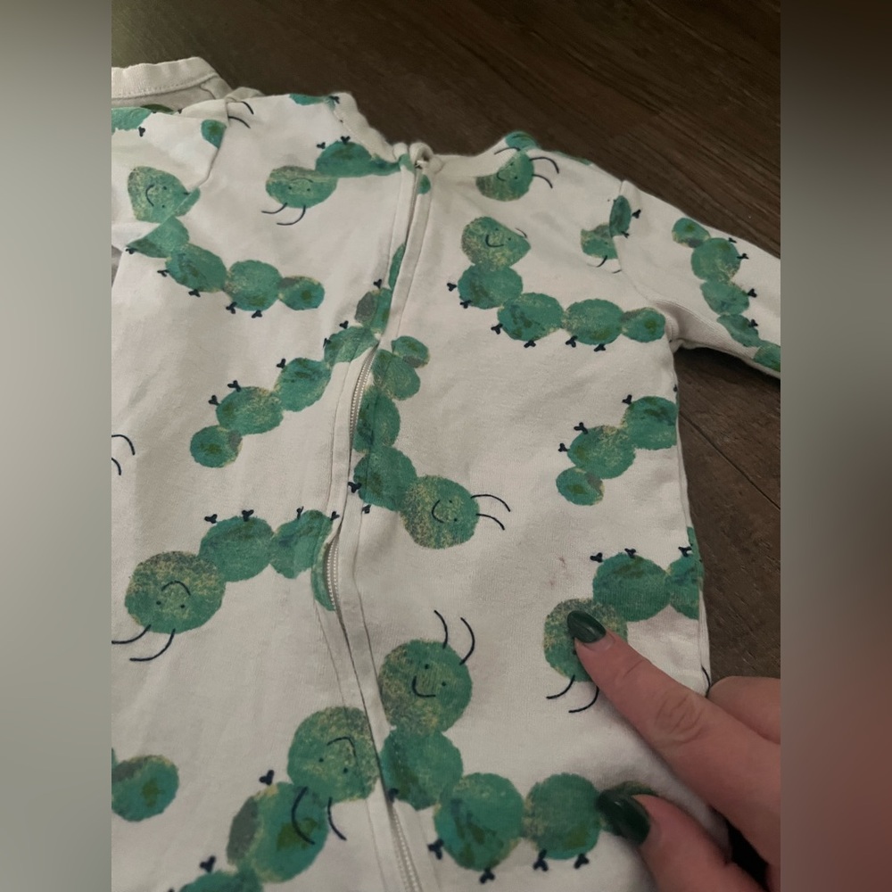 Old Navy - 2 Way Zipper Sleeper Bundle - Caterpillar and Avocados - Size 0-3 M - Picture 2 of 5